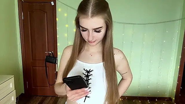 SweetJinny88 online show from April 3, 9:16 am