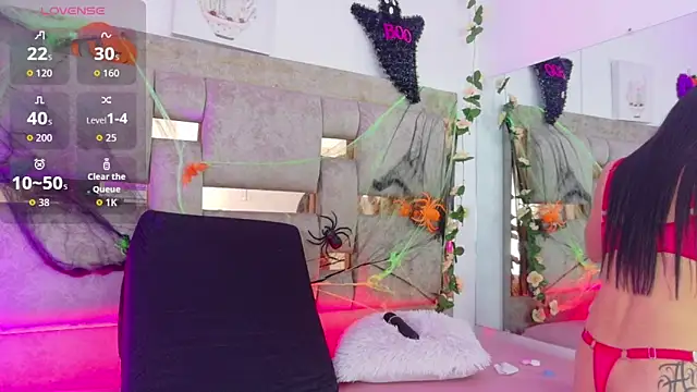 Snapshot of Madison_03 chatting on October 28, 12:44 am Madison 03 online show from October 28, 12:44 am