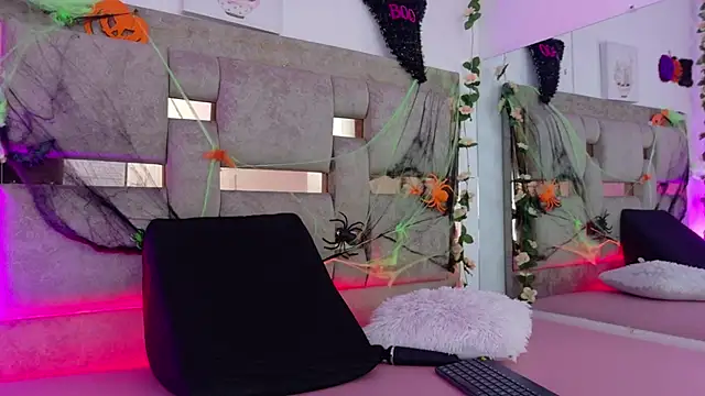 Snapshot of Madison_03 chatting on October 30, 12:31 am Madison 03 online show from October 30, 12:31 am