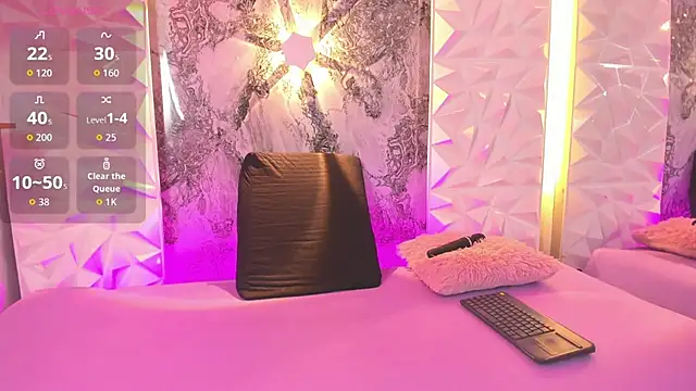 Snapshot of Madison_03 chatting on November 11, 5:02 am Madison 03 online show from November 11, 5:02 am