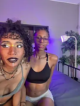 Snapshot of lynx_sun chatting on February 4, 9:43 pm lynx sun online show from February 4, 9:43 pm