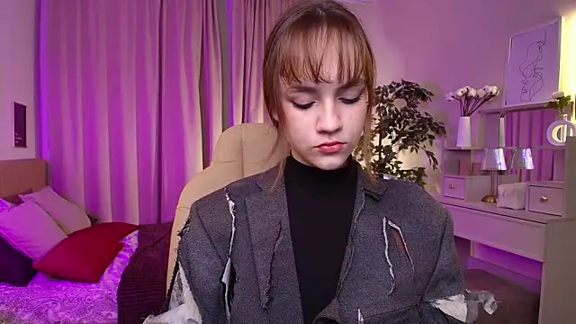 Snapshot of Jamie_Chung chatting on December 4, 1:04 am Jamie Chung online show from December 4, 1:04 am