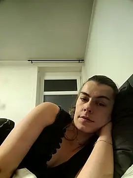 Carolinemiam online show from November 27, 12:00 am