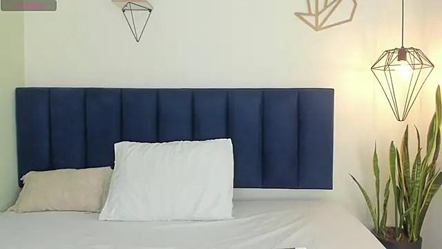 sophieturner mg online show from December 20, 7:06 pm