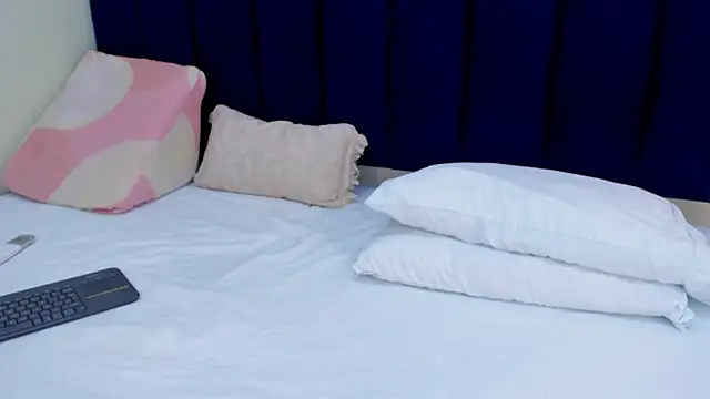 sophieturner mg online show from March 28, 7:15 pm