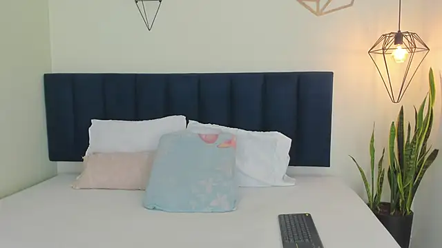 sophieturner mg online show from November 29, 7:25 pm