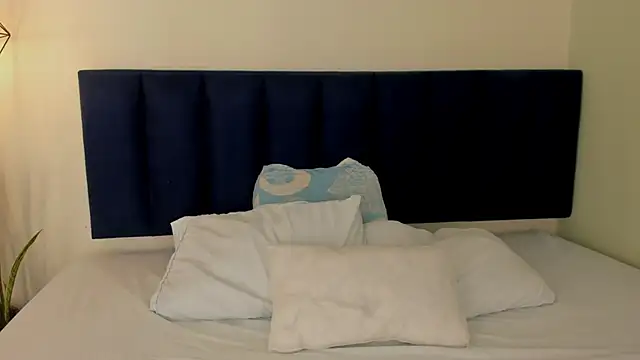 sophieturner mg online show from March 9, 7:06 pm