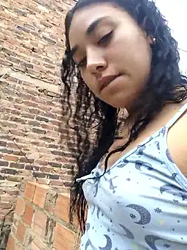 Snapshot of AmberGold- chatting on December 2, 10:11 pm AmberGold- online show from December 2, 10:11 pm