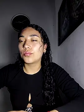 Snapshot of AmberGold- chatting on November 9, 7:56 am AmberGold- online show from November 9, 7:56 am