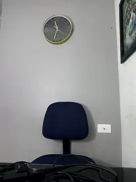 Snapshot of AmberGold- chatting on November 29, 8:47 am AmberGold- online show from November 29, 8:47 am