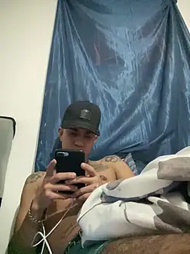 Snapshot of tattoos22 chatting on February 28, 4:34 am tattoos22 online show from February 28, 4:34 am