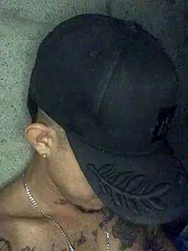 Snapshot of tattoos22 chatting on October 31, 3:58 am tattoos22 online show from October 31, 3:58 am