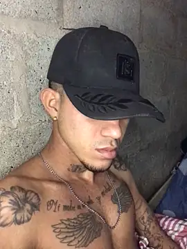 Snapshot of tattoos22 chatting on November 4, 12:31 pm tattoos22 online show from November 4, 12:31 pm