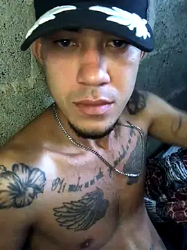 Snapshot of tattoos22 chatting on November 9, 1:04 pm tattoos22 online show from November 9, 1:04 pm