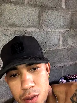 Snapshot of tattoos22 chatting on November 10, 7:52 pm tattoos22 online show from November 10, 7:52 pm