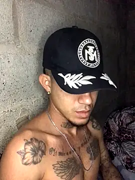 Snapshot of tattoos22 chatting on November 11, 11:27 am tattoos22 online show from November 11, 11:27 am