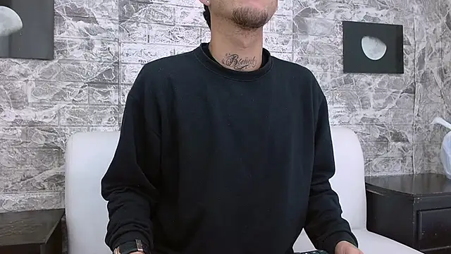 Snapshot of tattoos22 chatting on November 23, 2:38 pm tattoos22 online show from November 23, 2:38 pm