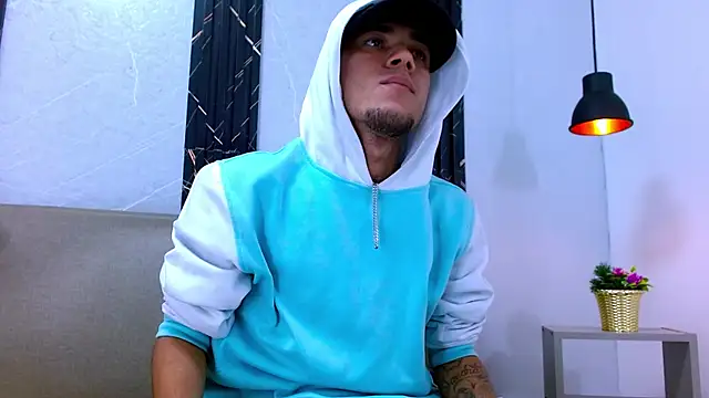 Snapshot of tattoos22 chatting on November 22, 12:15 pm tattoos22 online show from November 22, 12:15 pm