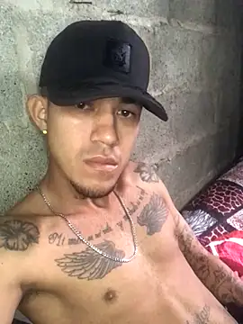 Snapshot of tattoos22 chatting on November 3, 11:58 am tattoos22 online show from November 3, 11:58 am