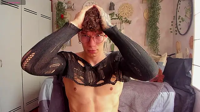 estebandi do online show from February 3, 7:19 pm