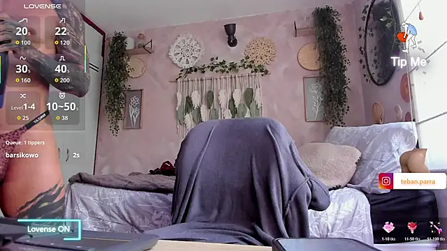 estebandi do online show from November 14, 8:12 pm