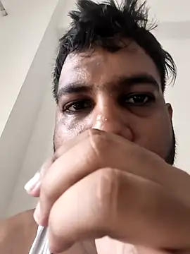 Snapshot of vinay_smalldick chatting on July 16, 3:47 am vinay smalldick online show from July 16, 3:47 am
