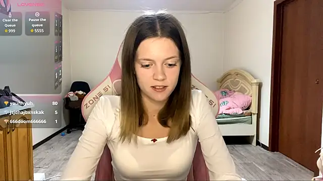 VibeQueenLucy online show from September 15, 4:18 pm