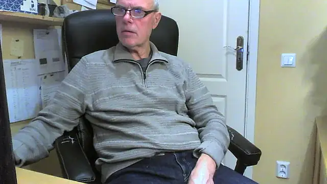 Snapshot of Klipparn chatting on November 19, 2:28 pm Klipparn online show from November 19, 2:28 pm