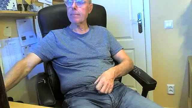 Snapshot of Klipparn chatting on November 26, 8:47 am Klipparn online show from November 26, 8:47 am