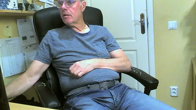 Snapshot of Klipparn chatting on November 25, 4:29 pm Klipparn online show from November 25, 4:29 pm