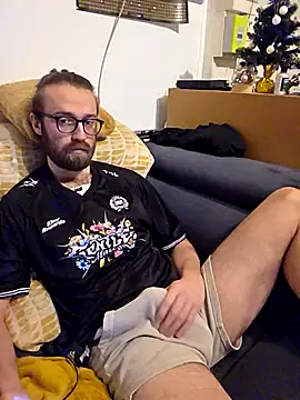 Snapshot of Loopertz chatting on December 19, 10:34 pm Loopertz online show from December 19, 10:34 pm