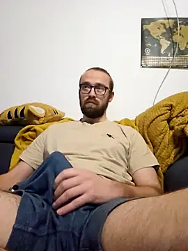 Snapshot of Loopertz chatting on October 24, 6:23 am Loopertz online show from October 24, 6:23 am