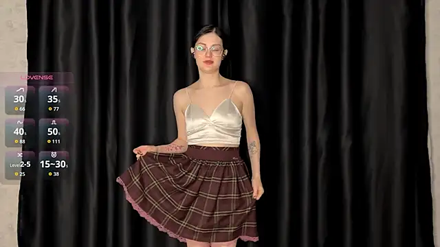 FakeLamb online show from December 1, 9:15 pm