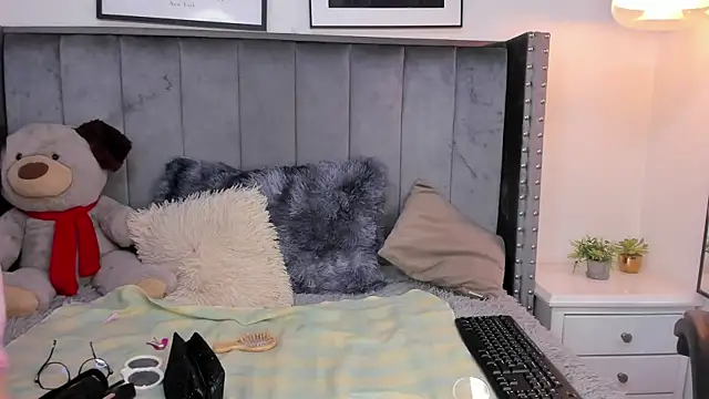 Miyu Komori online show from February 21, 12:40 pm