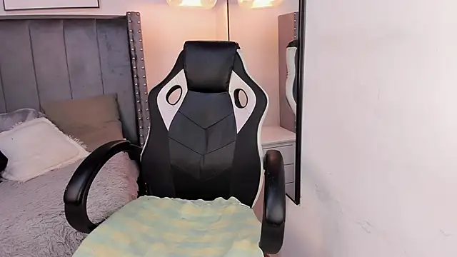 Miyu Komori online show from February 27, 1:00 pm