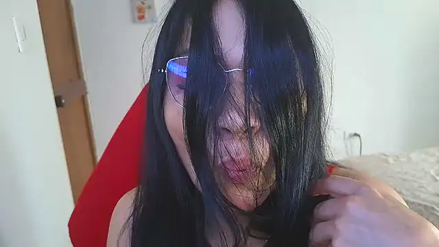 LissafeetHott online show from April 8, 9:05 pm