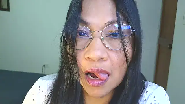 Snapshot of LissafeetHott chatting on June 30, 11:49 pm LissafeetHott online show from June 30, 11:49 pm