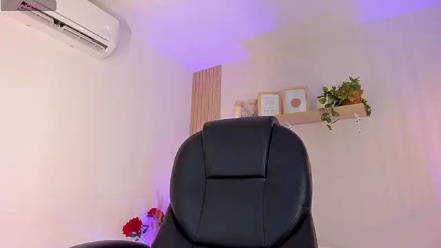 Cristalfoxy  online show from January 7, 7:30 pm