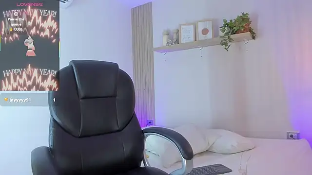 Cristalfoxy  online show from January 6, 7:40 pm