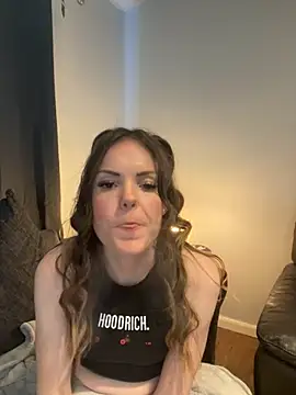 Snapshot of SexyLoLoUK chatting on May 20, 12:24 pm SexyLoLoUK online show from May 20, 12:24 pm