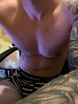 fronkie9384 online show from September 17, 8:33 pm