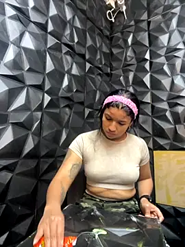 Snapshot of lil_charme chatting on September 27, 8:37 pm lil charme online show from September 27, 8:37 pm