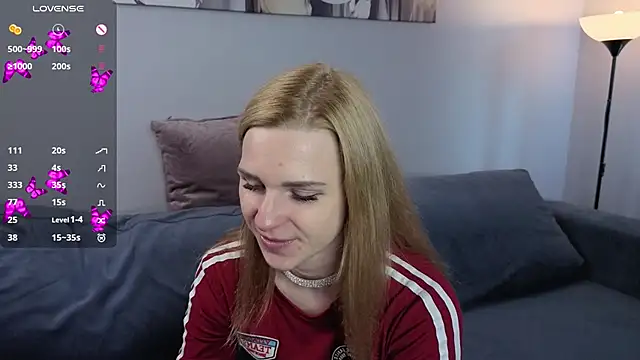 Snapshot of HelenMartines chatting on October 2, 10:18 am HelenMartines online show from October 2, 10:18 am