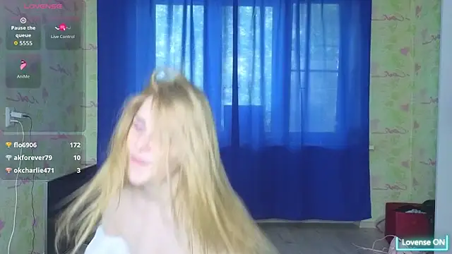 Snapshot of HelenMartines chatting on June 3, 2:33 pm HelenMartines online show from June 3, 2:33 pm