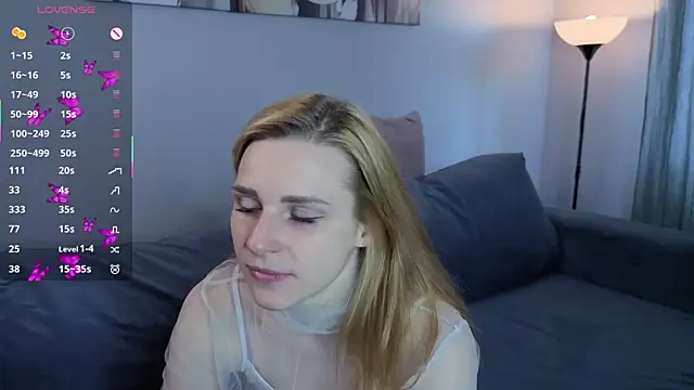 Snapshot of HelenMartines chatting on September 14, 10:15 am HelenMartines online show from September 14, 10:15 am