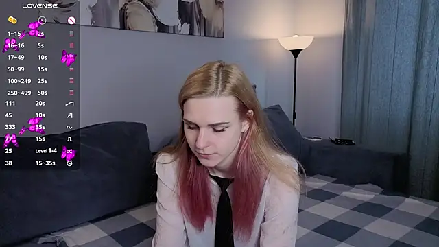Snapshot of HelenMartines chatting on October 16, 10:12 am HelenMartines online show from October 16, 10:12 am