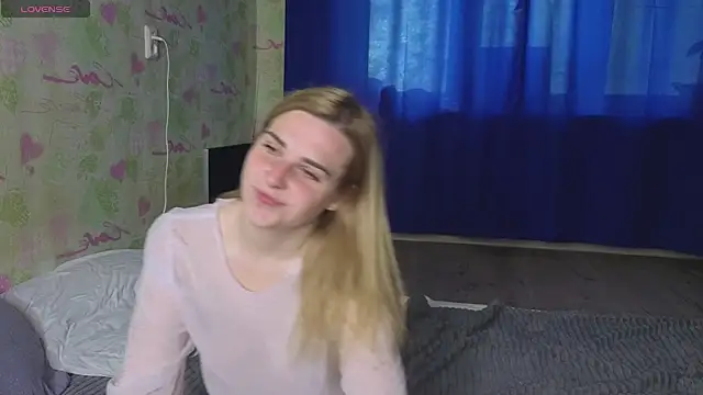 Snapshot of HelenMartines chatting on June 15, 10:59 am HelenMartines online show from June 15, 10:59 am