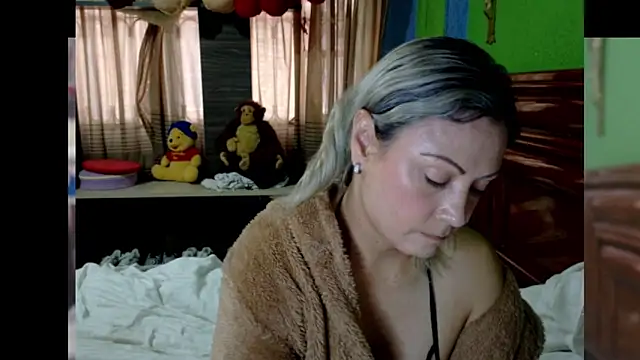  Charlize theron  online show from March 6, 10:16 pm