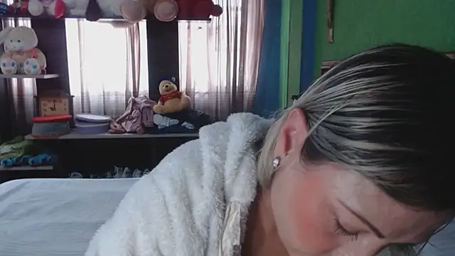  Charlize theron  online show from December 1, 7:04 pm