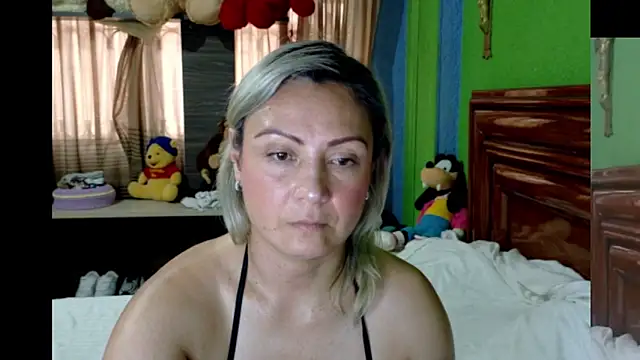 Snapshot of _Charlize_theron_ chatting on March 1, 10:43 pm Charlize theron online show from March 1, 10:43 pm